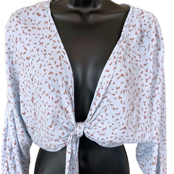 ILLA ILLA LIGHT BLUE TIE FRONT CROP TOP - Picture 2 of 8